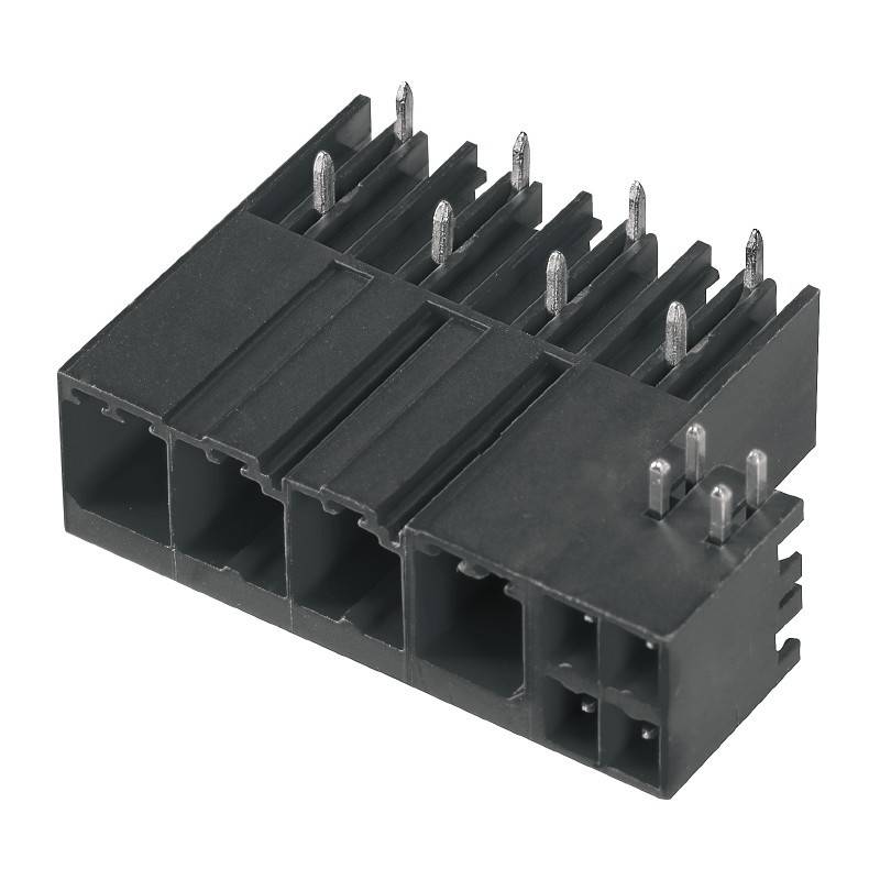 Ein schwarzer, rechteckiger elektrischer Stecker mit mehreren Metallstiften in Reihen, der zum sicheren Verbinden elektronischer Schaltkreise verwendet wird.