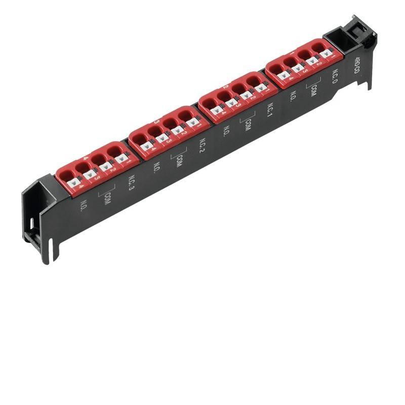 Ein roter und schwarzer elektrischer Anschlussblock mit acht beschrifteten Anschlusspunkten, der zum Organisieren und Sichern mehrerer Kabel verwendet wird.