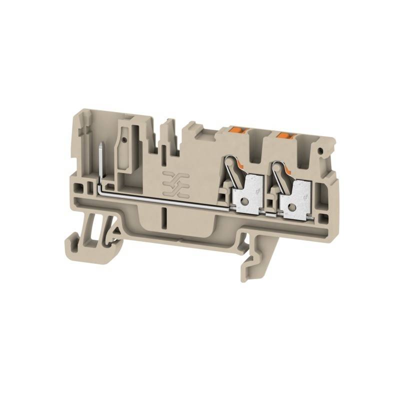 Ein beiger zweistufiger Klemmenblock mit Metallverbindern; verwendet für elektrische Verdrahtung und Schaltungsverbindungen; Seitenansicht.