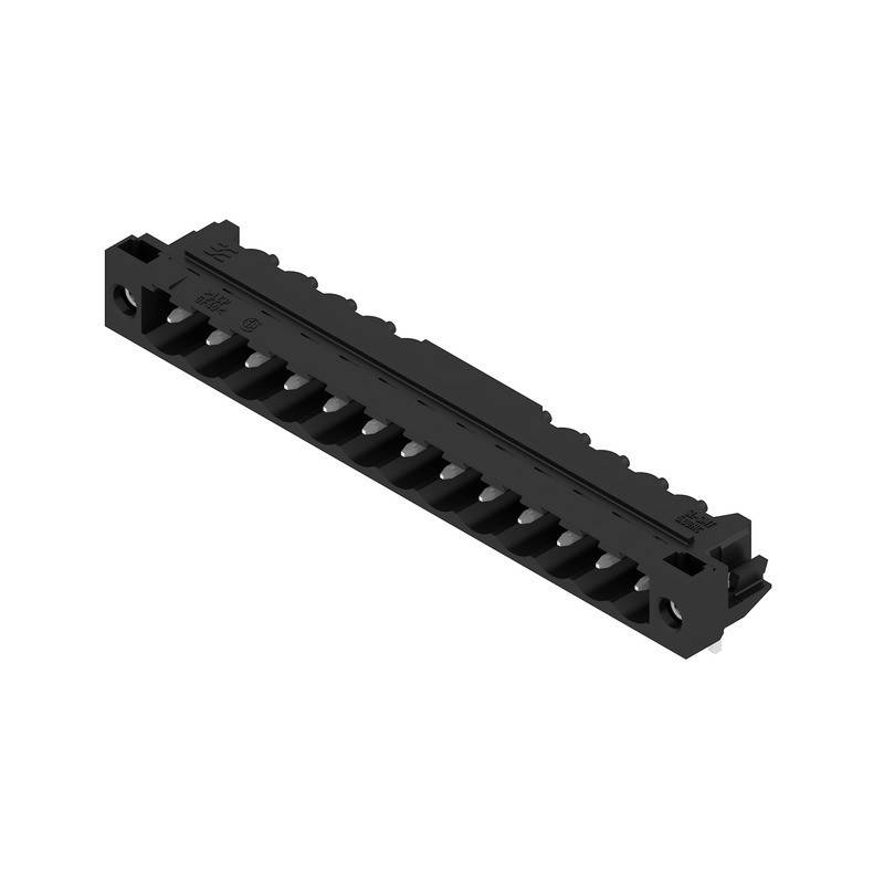 Ein schwarzer elektronischer Stecker mit mehreren Schlitzen für Stifte, der typischerweise in Leiterplatten verwendet wird, aus einer Winkelansicht dargestellt.