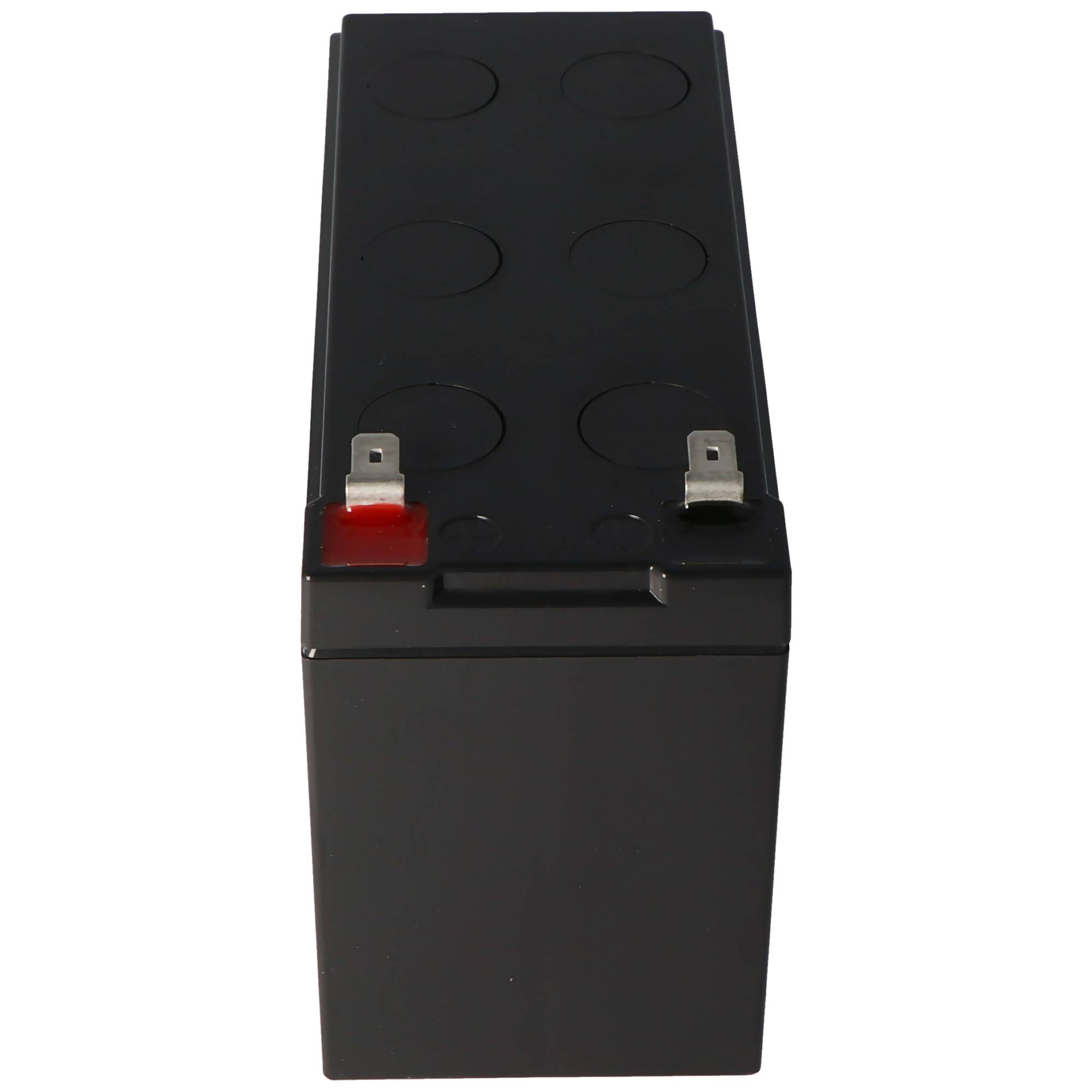 Schwarze rechteckige versiegelte Blei-Säure-Batterie mit zwei Metallklemmen und einer roten Abdeckung für den Pluspol oben.