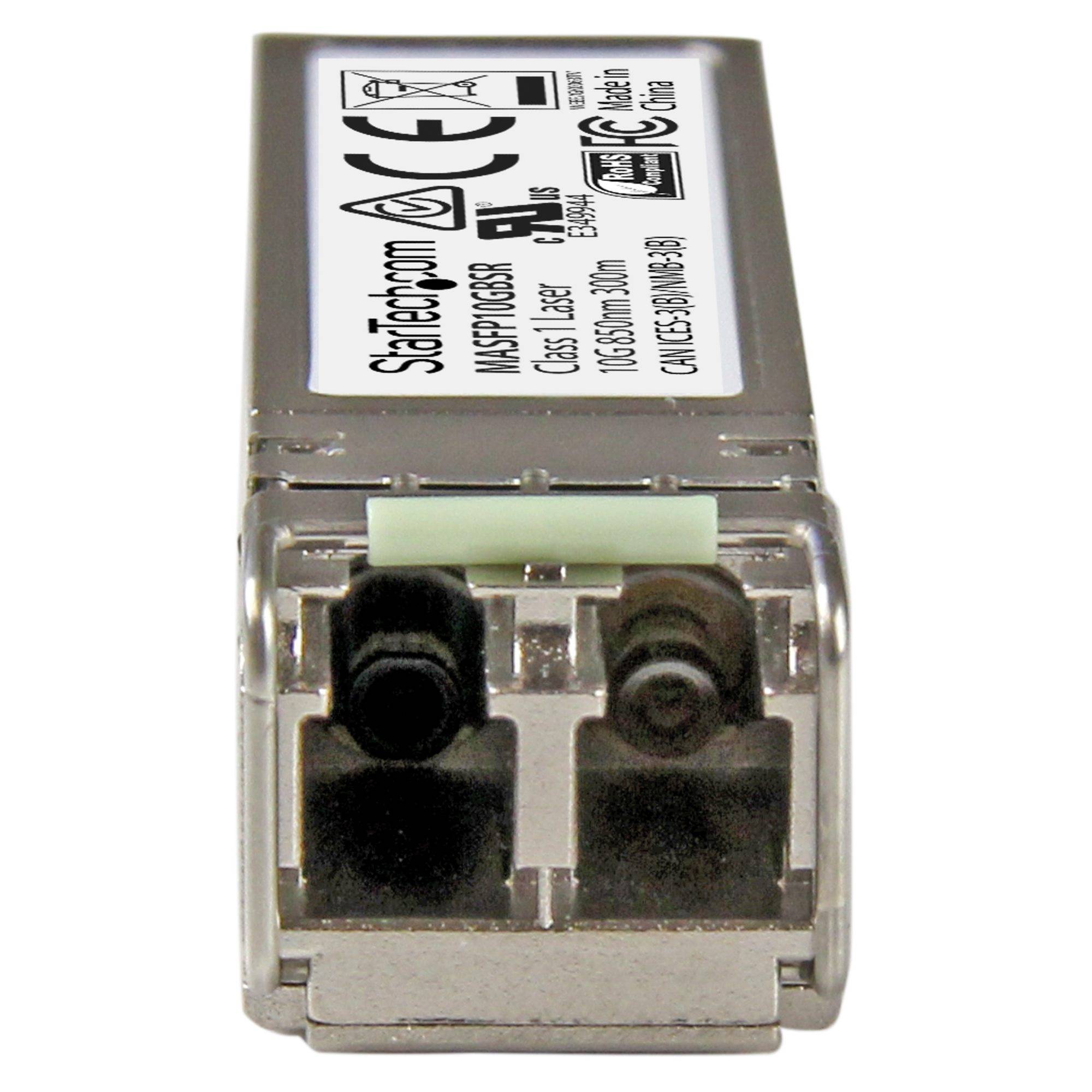 Nahaufnahme eines StarTech.com Lichtwellenleiter-Transceiver-Moduls mit zwei Frontanschlüssen und einem Etikett auf der Oberseite.