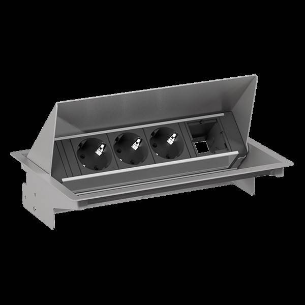 Eine Dreifach-Steckdose, eingebettet in einen Metallrahmen, konzipiert für die Schreibtischinstallation und zur bequemen Bereitstellung elektrischer Energie.