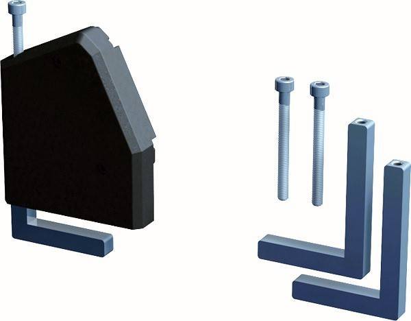 Nahaufnahme einer schwarzen Metallhalterung mit zwei Schrauben und zwei L-förmigen Metallstützen, die zur Befestigung oder strukturellen Unterstützung verwendet wird.