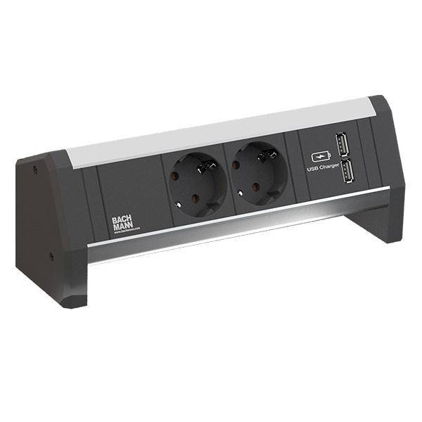 Eine schwarze Steckdosenleiste mit zwei europäischen Steckdosen und zwei USB-Ladeanschlüssen, entwickelt zum Anbringen auf einer Oberfläche.