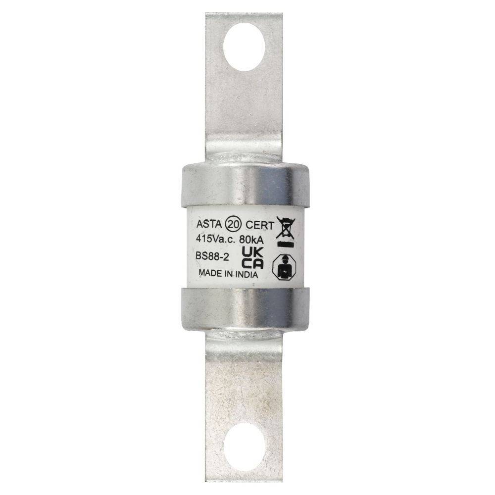 Eine zylindrische elektrische Sicherung mit Metallendkappen, beschriftet mit 'ASTA 20 CERT 415Va.c. 80kA BS88-2 UKCA MADE IN INDIA'.