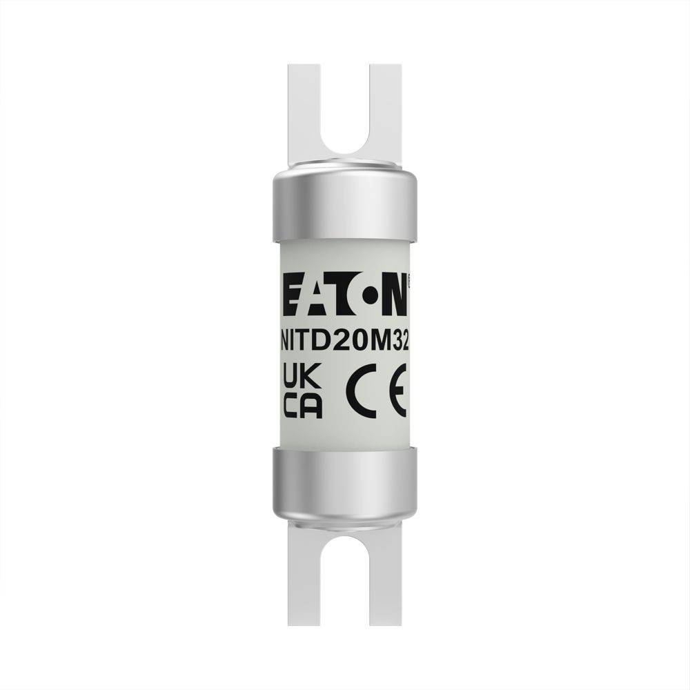 Eine zylindrische elektrische Sicherung mit Metallendkappen, beschriftet mit 'EATON NITD20M32' und Zertifizierungen 'UK CA' und 'CE', verwendet für Stromkreisschutz.