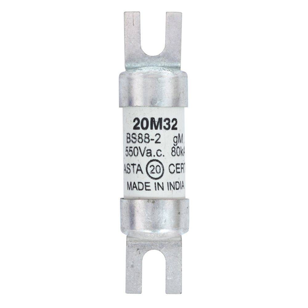 Eine silberne zylindrische elektrische Sicherung mit der Markierung '20M32', '550V a.c.' und 'Made in India', die zum Schutz von elektrischen Schaltkreisen entwickelt wurde.