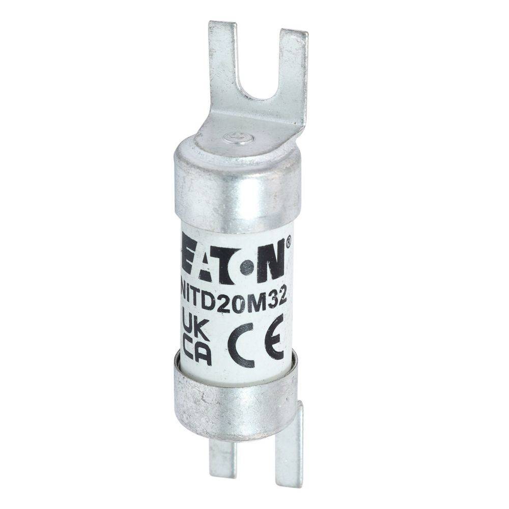 Eine silberfarbene elektrische Sicherung mit der Bezeichnung 'Eaton NTD20M32 UK CA CE', die für den Schutz elektrischer Schaltkreise entwickelt wurde.