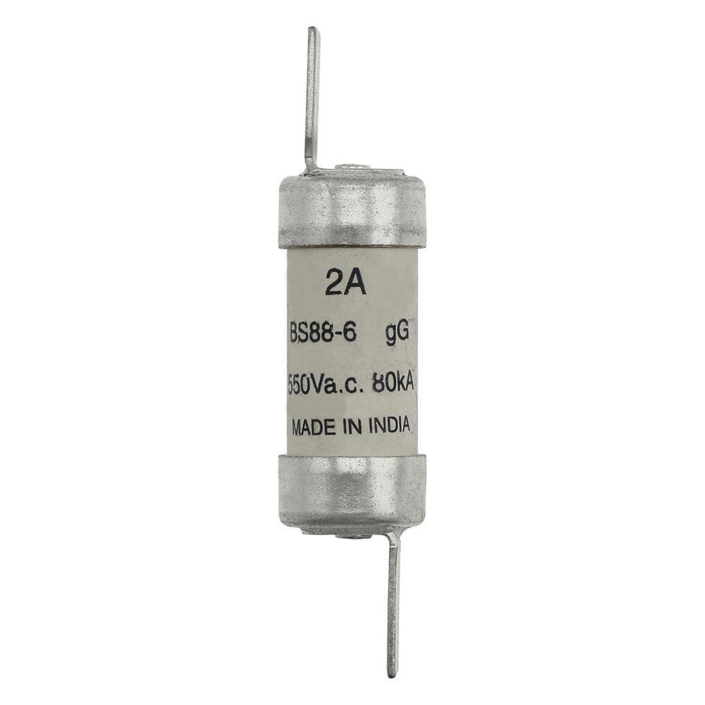 Eine zylindrische 2A-Sicherung mit der Bezeichnung 'BS88-6 gG 550V a.c. 80kA' mit Metalleinsätzen an beiden Enden, hergestellt in Indien.