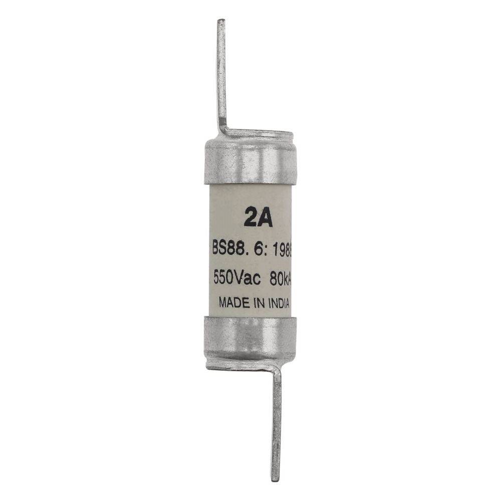 Eine zylindrische 2A-Elektrosicherung mit der Markierung 'BS88. 6:1988, 550Vac 80kA', mit Metallklemmen an beiden Enden, beschriftet mit 'Made in India'.