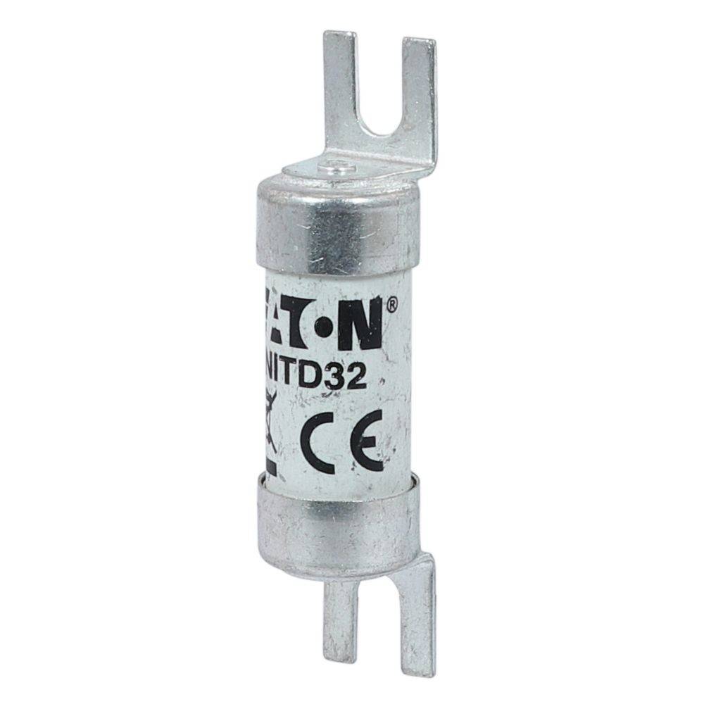 Eine silberne zylindrische Sicherung mit Metallstiften an beiden Enden, beschriftet mit 'Eaton', 'NITD32', mit CE-Konformitätszeichen.
