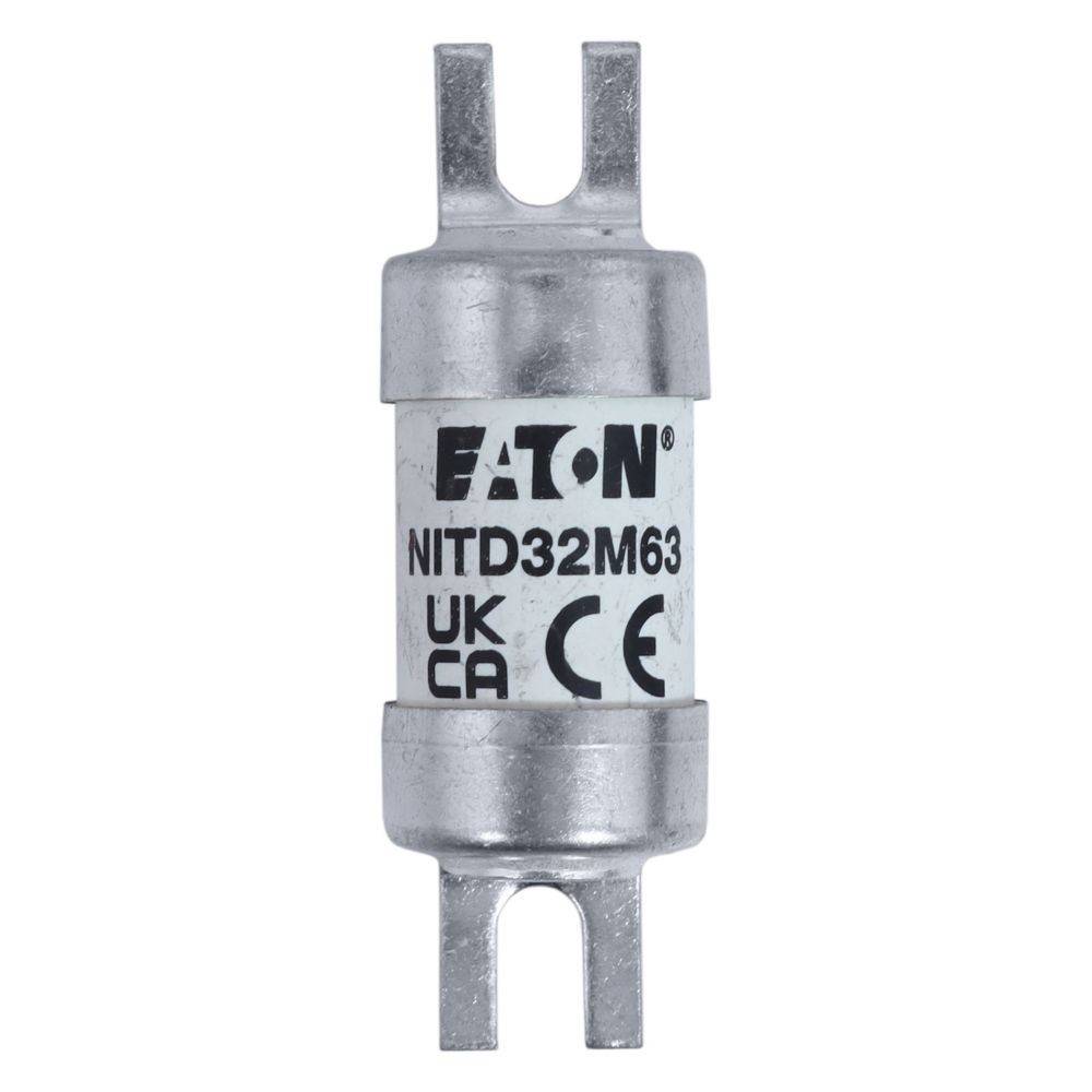 Silberner zylindrischer Sicherungseinsatz mit der Beschriftung 'EATON NITD32M63 UK CA' und Metallkontakten an beiden Enden. Geeignet für elektrische Anwendungen.