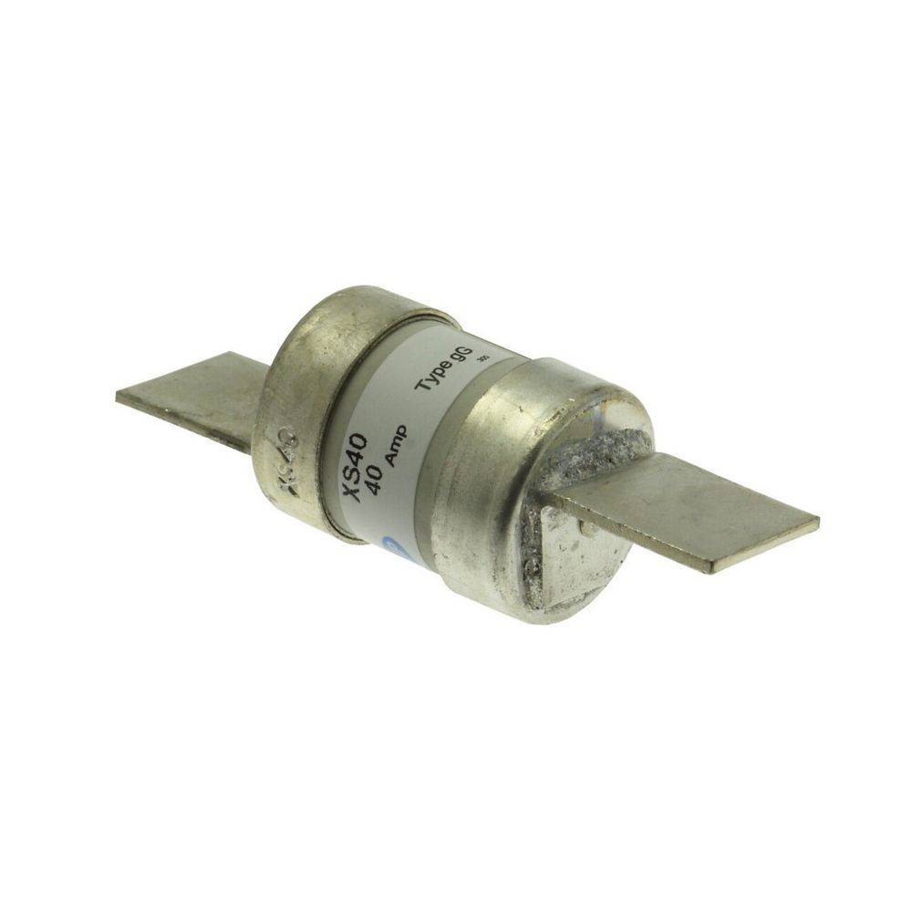 Eine 40-Ampere-Zylindersicherung mit Metallendbeschlägen und flachen Anschlüssen, gekennzeichnet als KS40, Typ E.