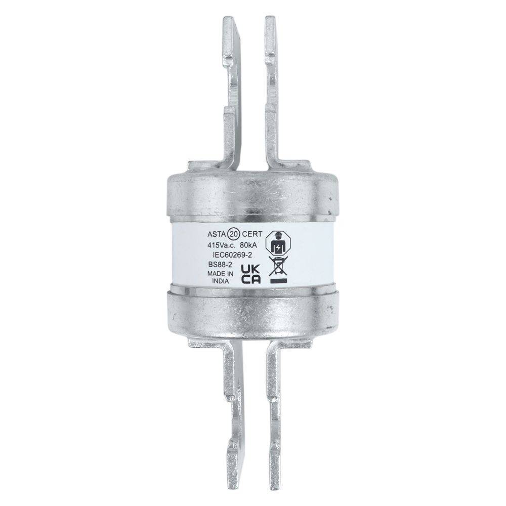 Eine zylindrische elektrische Sicherung, beschriftet mit '415Vac, 80kA, IEC60269-2, BS88 2, Made in UK', mit Metallverbindern an beiden Enden.