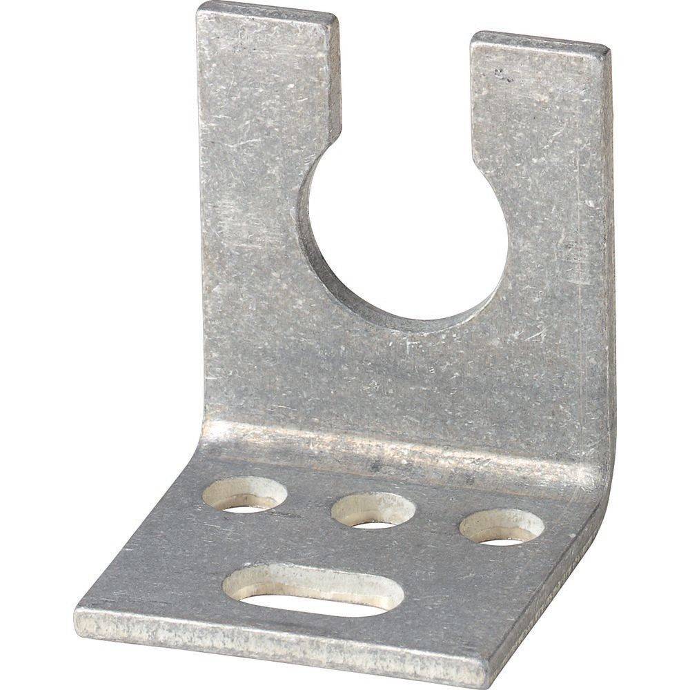 Metallhalterung mit einer kreisförmigen Aussparung oben und drei kreisrunden Löchern an der Basis, verwendet zum Montieren oder Befestigen von zylindrischen Objekten.