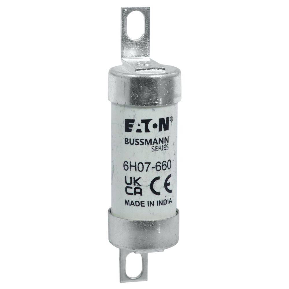 Eine zylindrische elektrische Sicherung mit der Bezeichnung 'Eaton Bussmann Series 6H07-660, UK CA CE, Made in India', mit metallischen Endkappen und Befestigungslöchern.
