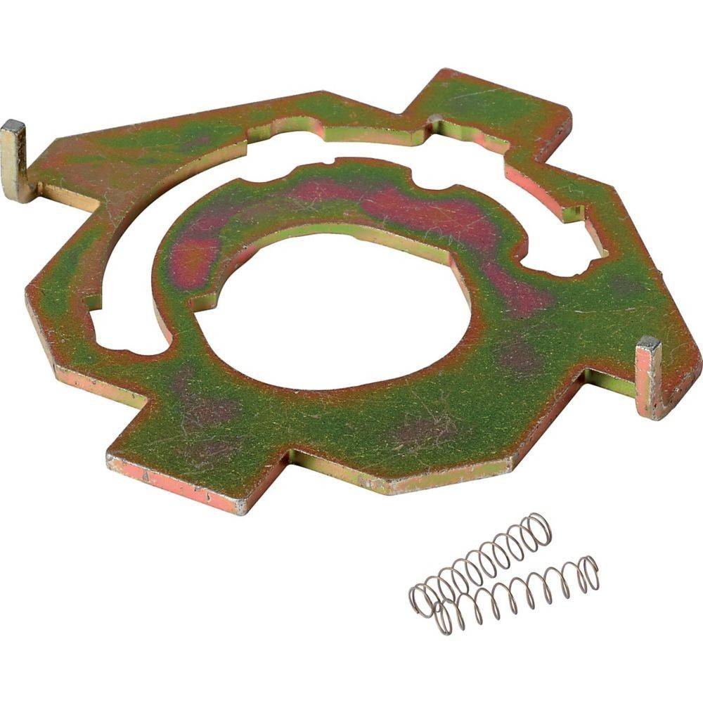 Eine kreisförmige metallische Komponente mit drei hervorstehenden Laschen und kleinen Federn in der Nähe, möglicherweise Teil einer mechanischen Baugruppe.