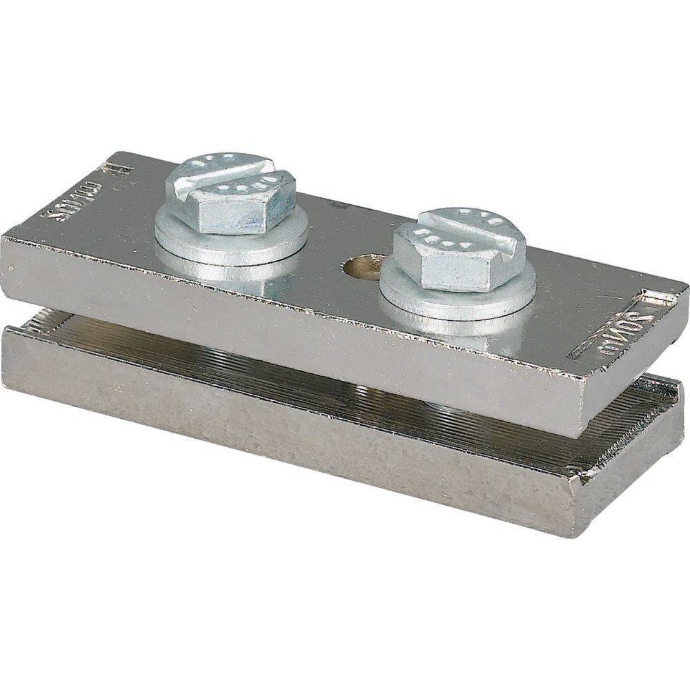Eine Metallklemme mit parallelen Rillen und zwei Schrauben, die zur Befestigung von Leitern in elektrischen oder Kommunikationssystemen verwendet wird.