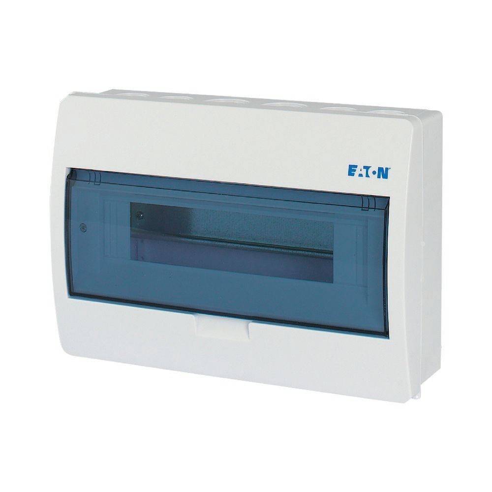 Ein wandmontiertes elektrisches Verteilerschaltpult mit einem transparenten blauen Deckel, der einen Einschub für Sicherungsautomaten zeigt.