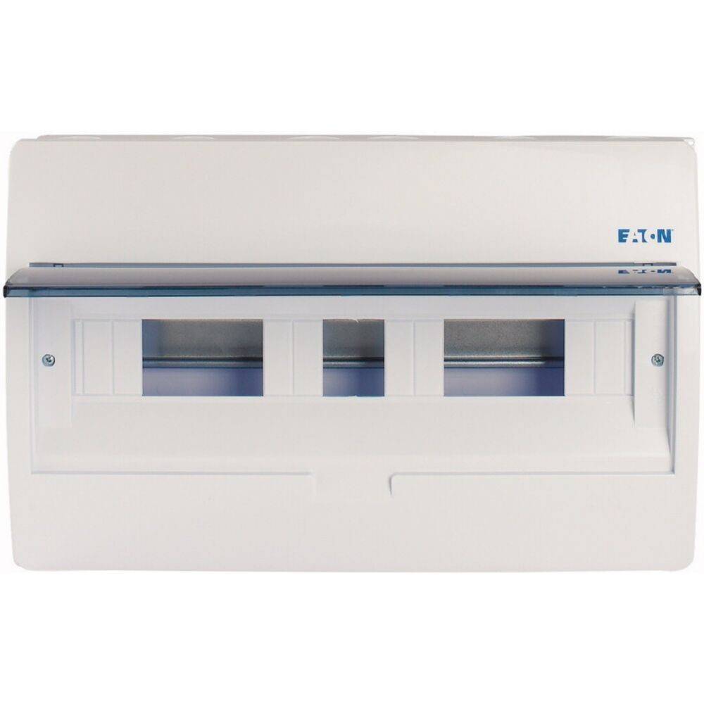 Weiße elektrische Verteilerdose mit drei Steckplätzen für Sicherungsautomaten, abgedeckt von einem transparenten Kunststoffdeckel. Markenlogo oben rechts.