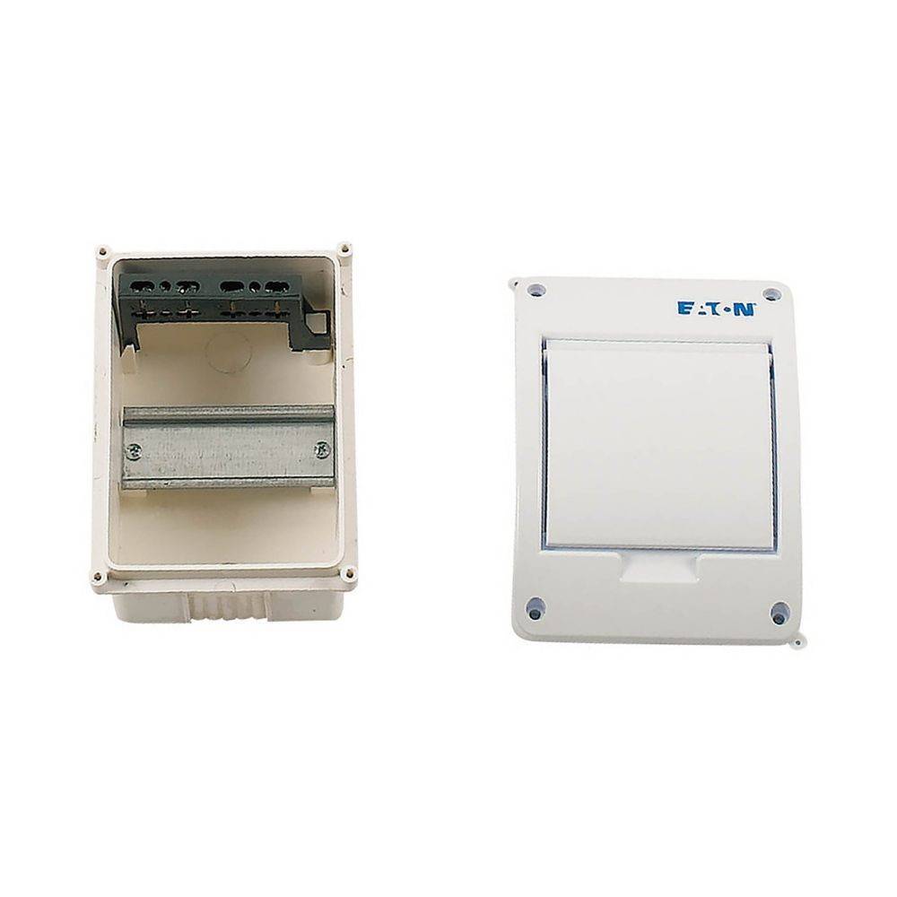 Leere rechteckige Metallgehäuse mit abnehmbarem Deckel, mit der Marke 'Eaton' versehen, zur Unterbringung von elektrischen Komponenten, in geöffneter und geschlossener Darstellung.