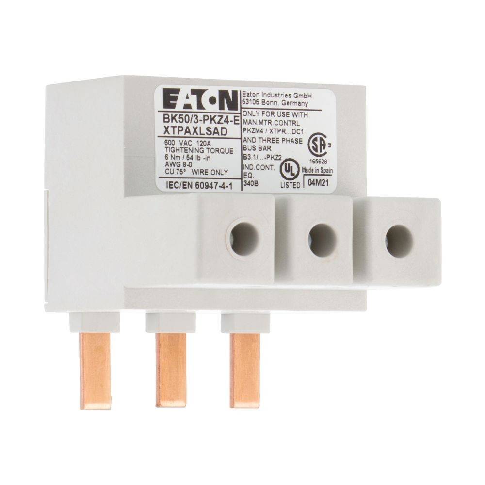 Elektrische Komponente mit Kupferkontakten, gekennzeichnet mit ‚Eaton.' Spezifikationen umfassen ‚50A, 690V, 3P.' Konformitätszeichen und Installationsdetails sind sichtbar.
