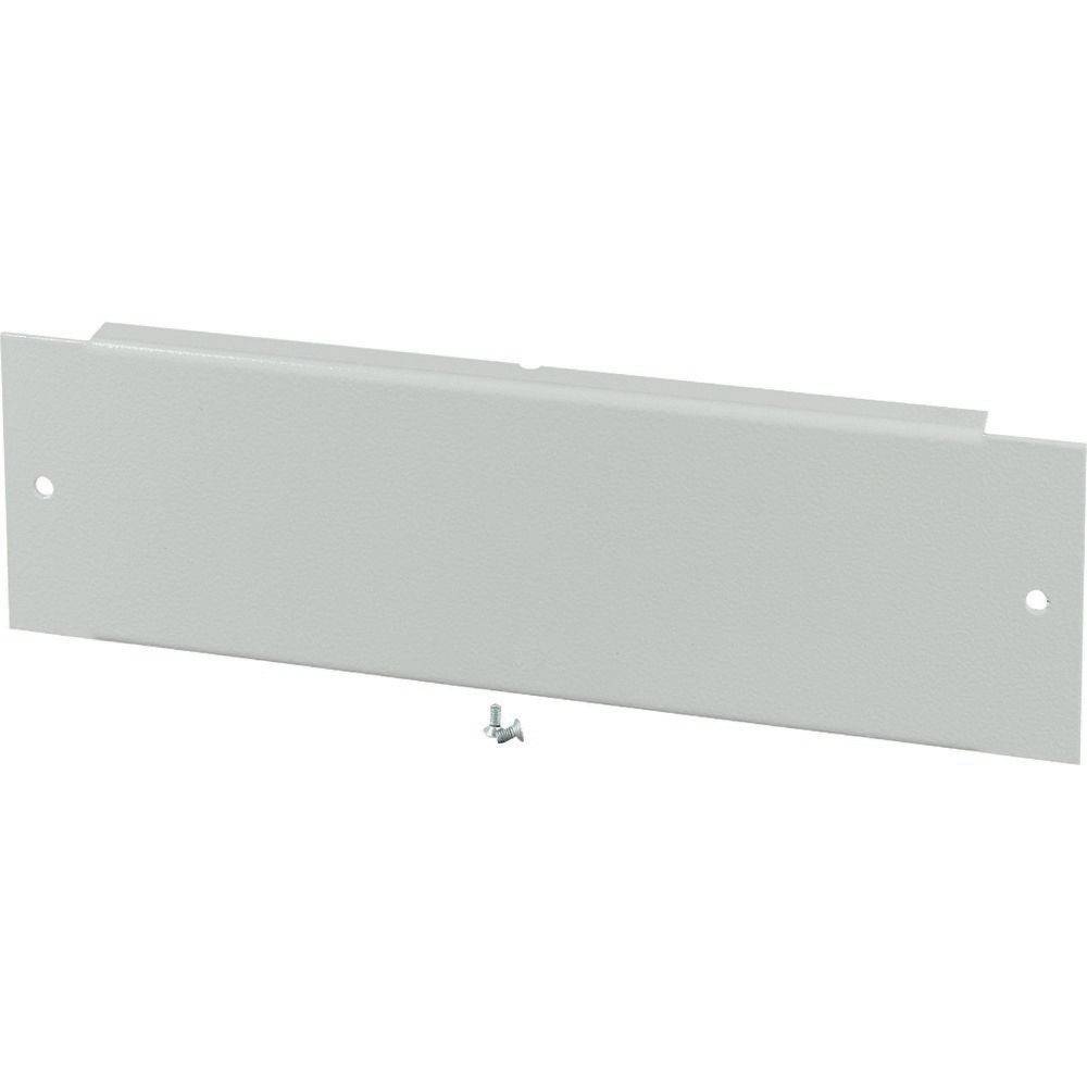 Metallplatte mit zwei Löchern auf beiden Seiten und einer kleinen Schraube vorne. Es scheint eine Halterung oder ein Montagepanel zu sein.