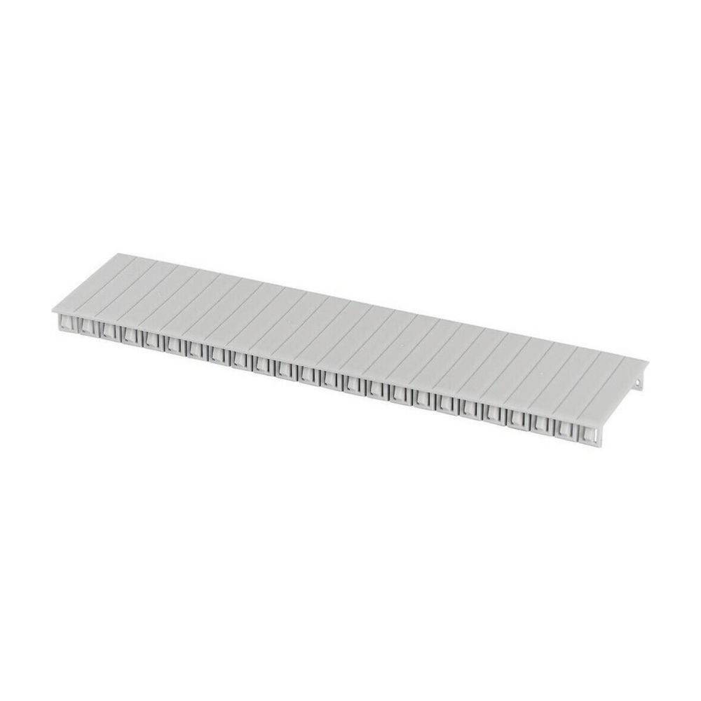 Ein weißer Kabelkanal aus Kunststoff mit Schlitzen, horizontal dargestellt, zur Organisation und zum Schutz von Elektrokabeln.