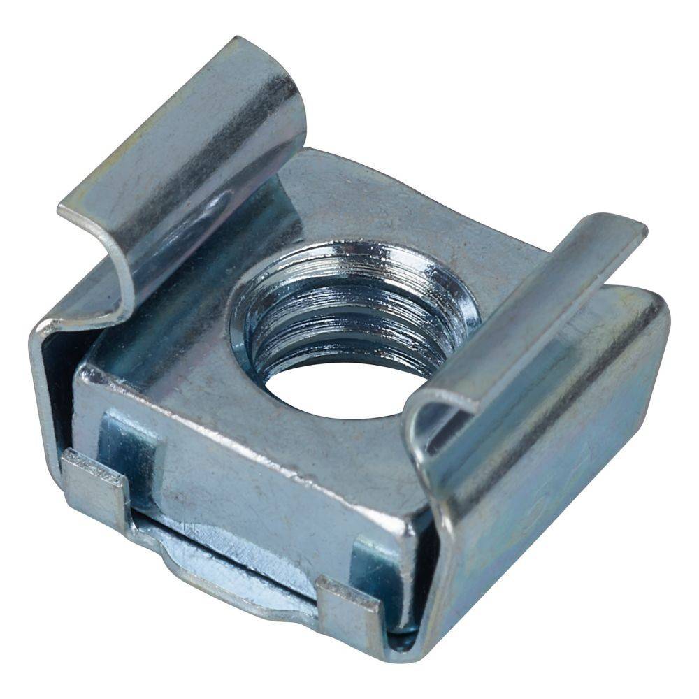 Eine Käfigmutter aus Silber mit einem quadratischen Metallgehäuse und Innengewinde, die zum Befestigen von Geräten in Rack-montierten Servern oder Gehäusen verwendet wird.