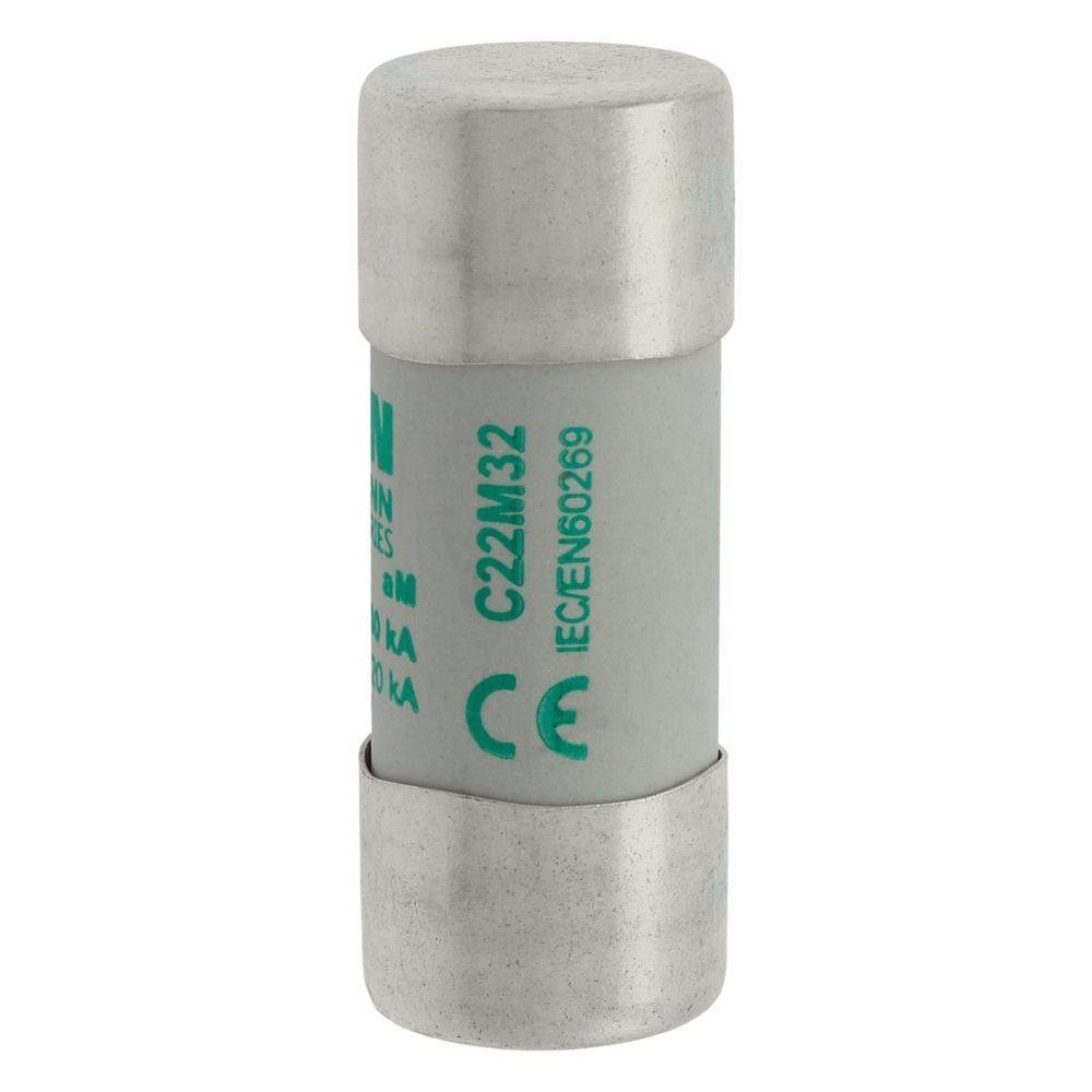 Ein grauer zylindrischer Sicherungseinsatz mit Metallkappen, beschriftet mit C22M32, mit CE-Kennzeichnung und dem Code ECENC0269.