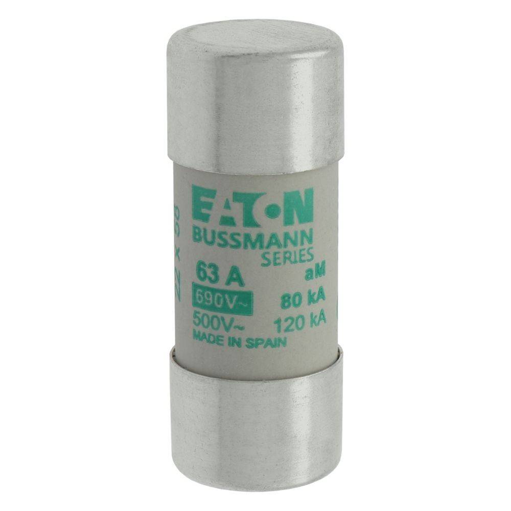 Eine zylindrische elektrische Sicherung mit Metallkappen, beschriftet mit 'Eaton Bussmann Serie 63 A, 690V aM, 80 kA, 500V~, 120 kA, Made in Spain.