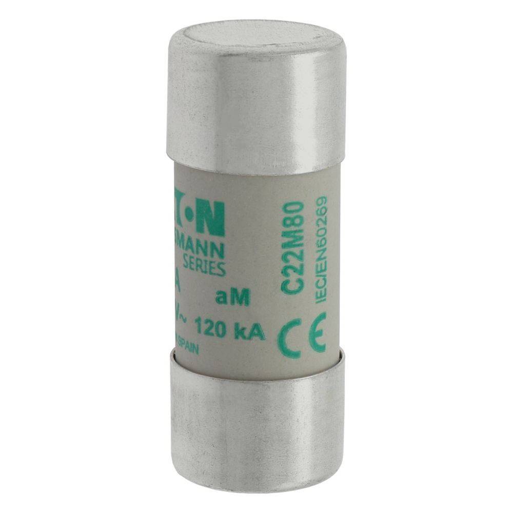 Eine zylindrische, graue elektrische Sicherung mit silbernen Endkappen aus der Bussmann-Reihe, beschriftet mit 'C22M80 aM 120 kA', mit CE-Kennzeichnung und Normenangaben.