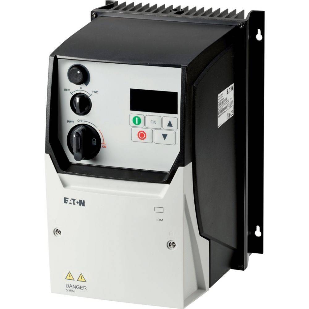 Eaton Frequenzumrichter mit Bedienfeld, das Tasten und eine digitale Anzeige zeigt, verwendet zur Einstellung von Motorgeschwindigkeit und Drehmoment in industriellen Anwendungen.