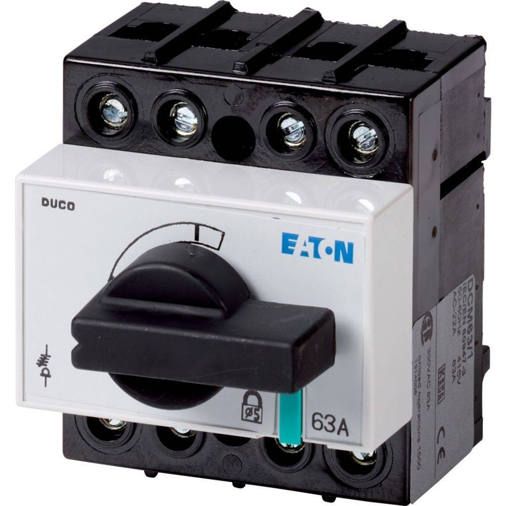 Ein schwarzer und weißer Elektroschalter, beschriftet mit ‚EATON 63A', mit einer Drehsteuerung für Ein- und Ausschaltfunktionen, montiert mit Schraubklemmen.