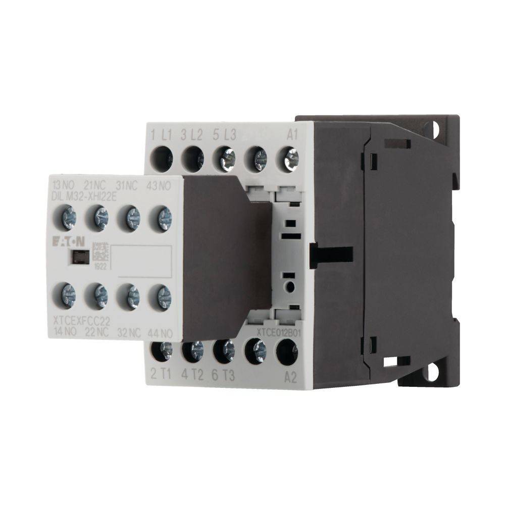 Ein Nahaufnahmefoto eines grauen elektrischen Schützes mit mehreren Anschlüssen und einem schwarzen Seitenpanel, das seine Verbindungspunkte präsentiert.