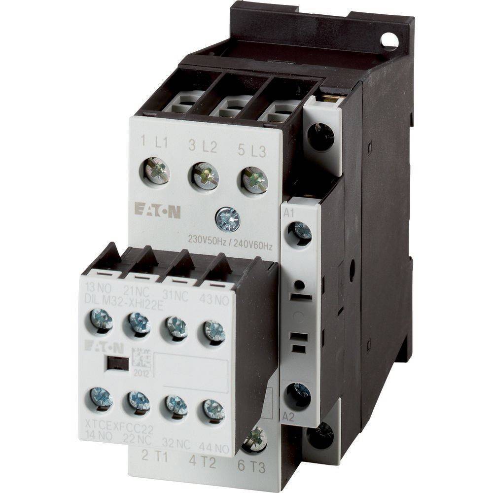 Eaton-Schütz, Modell XTCEXFAC22, mit Steuerungsklemmen und Anschlusspunkten für elektrische Schaltkreise.