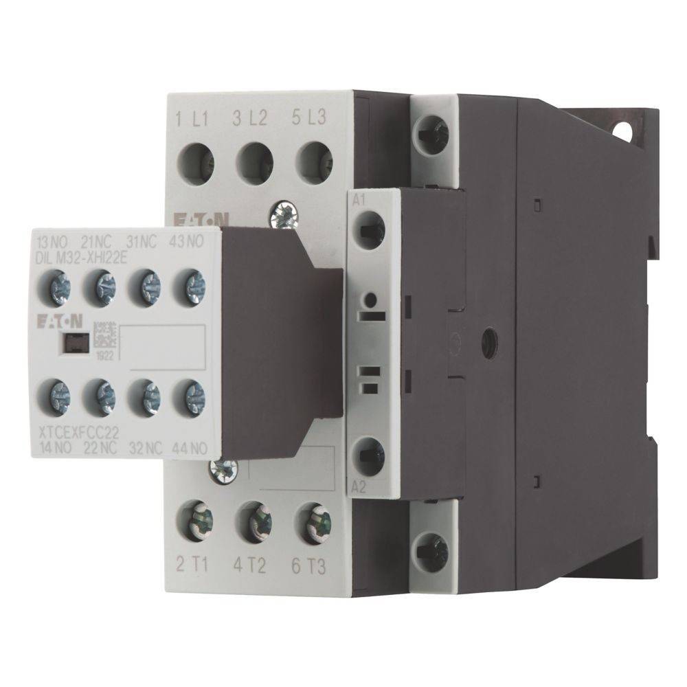 Elektrischer Schütz mit beschrifteten Anschlüssen für L1, L2, L3 Eingänge und T1, T2, T3 Ausgänge, verwendet für Motorsteuerungsanwendungen.