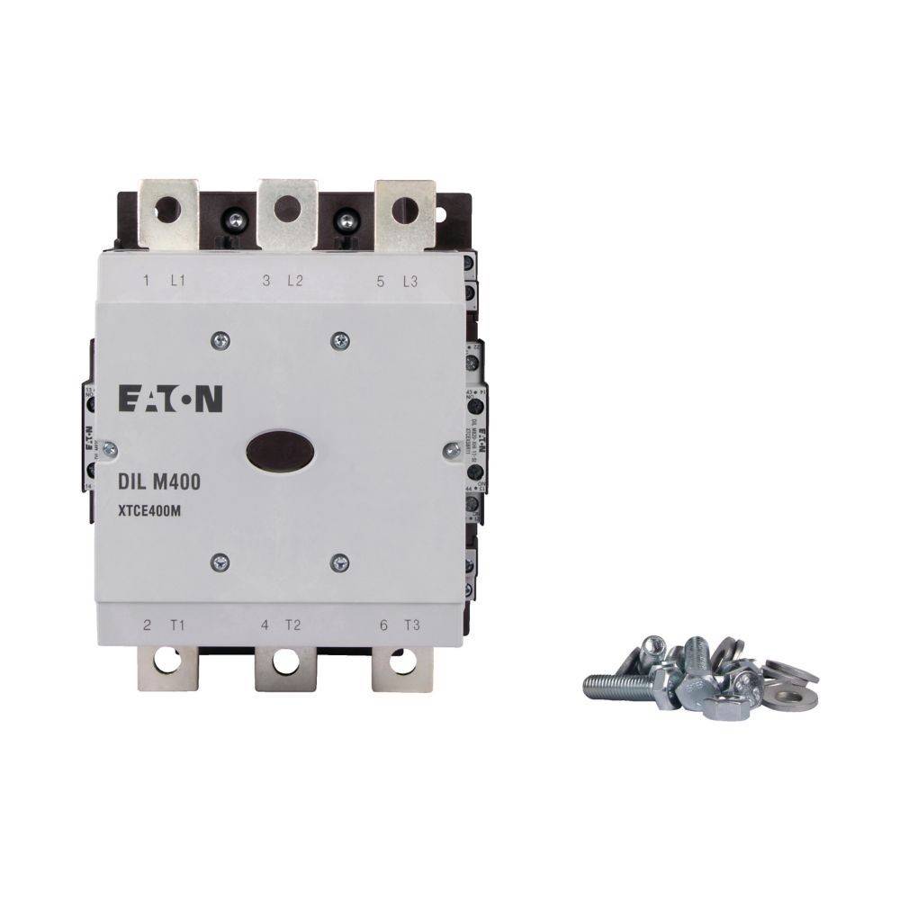 Eaton DIL M400 Schütz mit L1, L2, L3 und T1, T2, T3 Anschlüssen, neben Metallschrauben und Halterungen auf einem weißen Hintergrund.