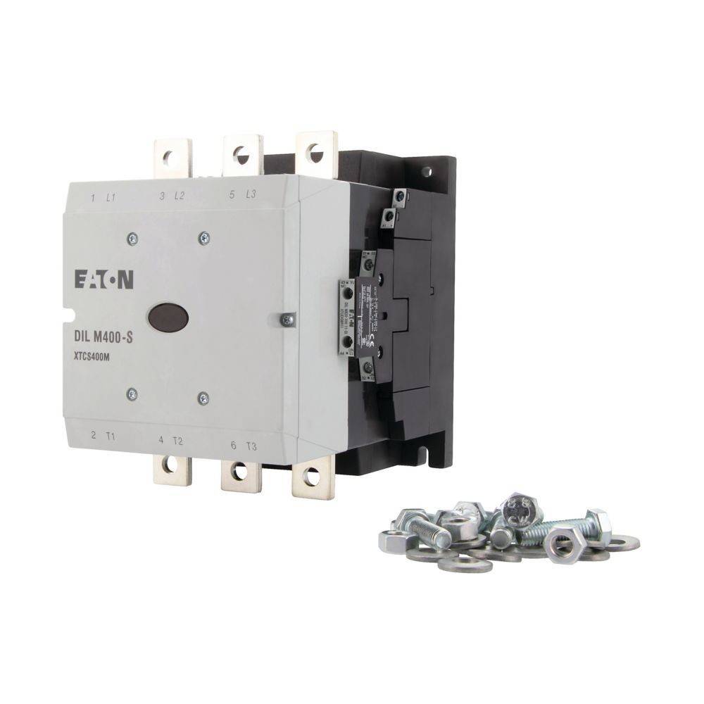Eaton DIL M400-S Schütz in einer Seitenansicht, das seine Anschlüsse zeigt. Mehrere Schrauben sind daneben positioniert.