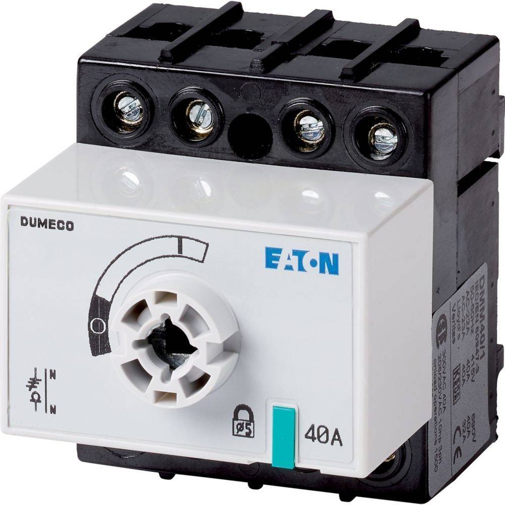 Ein weißer elektrischer Schalter mit der Beschriftung 'Eaton' und '40A', mit einem schwarzen Drehgriff und Verriegelung, auf einer schwarzen Montageplatte mit Anschlussklemmen montiert.