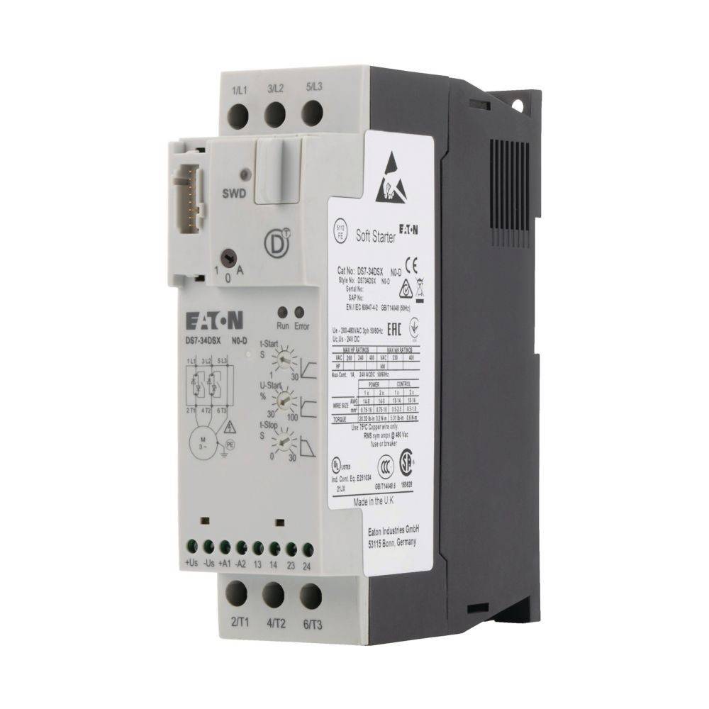 Elektrische Ausrüstung mit Bezeichnung 'Eaton Soft Starter'. Sie verfügt über Steuerungstasten und einen Anschluss. Wird verwendet, um den Motorstart zu steuern.