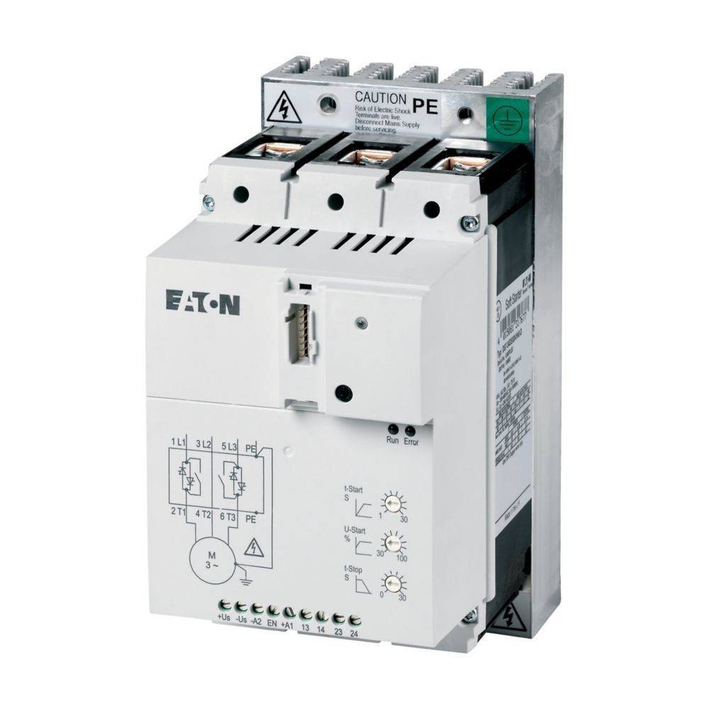 Elektrische Vorrichtung mit der Bezeichnung 'Eaton', wahrscheinlich ein Motorstarter oder Sanftanlasser, mit verschiedenen Anschlüssen und Bedienelementen auf einem Metallträger.