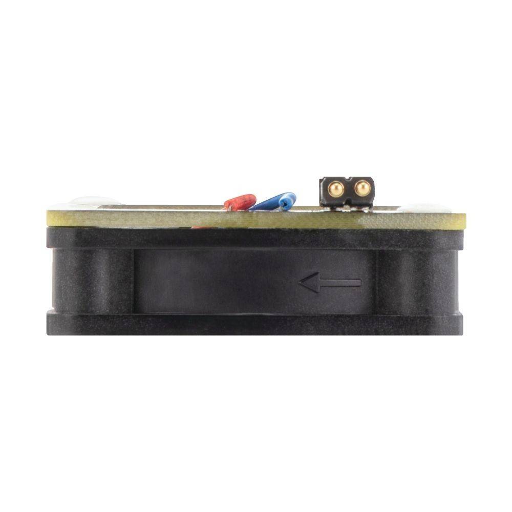 Eine Seitenansicht einer elektronischen Komponente, möglicherweise ein Sensor, die ein rundes schwarzes Gehäuse mit zwei Drähten zeigt, die an Anschlüssen an der Oberseite befestigt sind.
