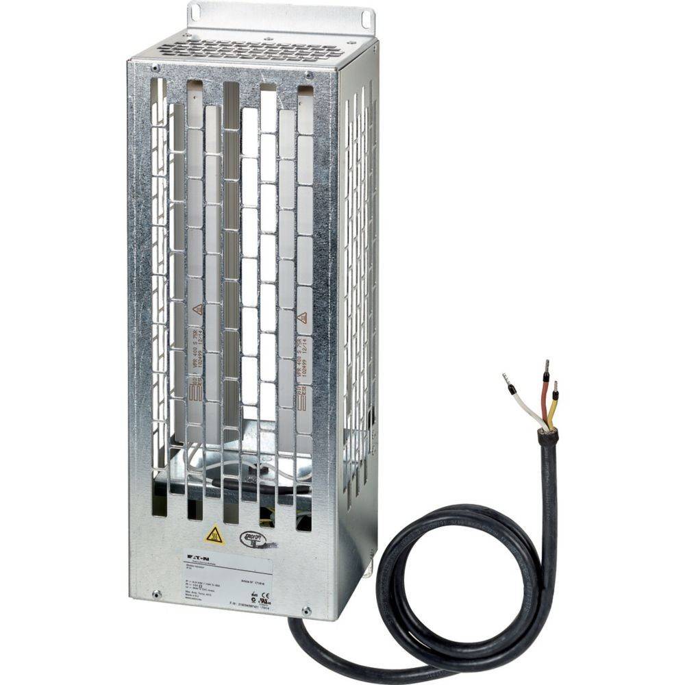 Metallisches elektrisches Gehäuse mit einem Maschendrahtdeckel und angeschlossenem schwarzem Kabel, verwendet zum Schutz von elektrischen Komponenten.