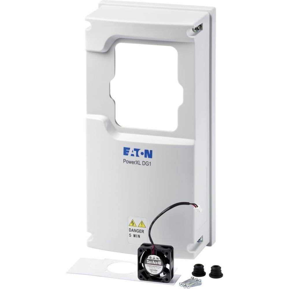 Ein weißer Eaton PowerXL DG1 Deckel mit Ausschnitt sitzt über einem kleinen Ventilator, einem Warnschild mit der Aufschrift „Gefahr 5 Min