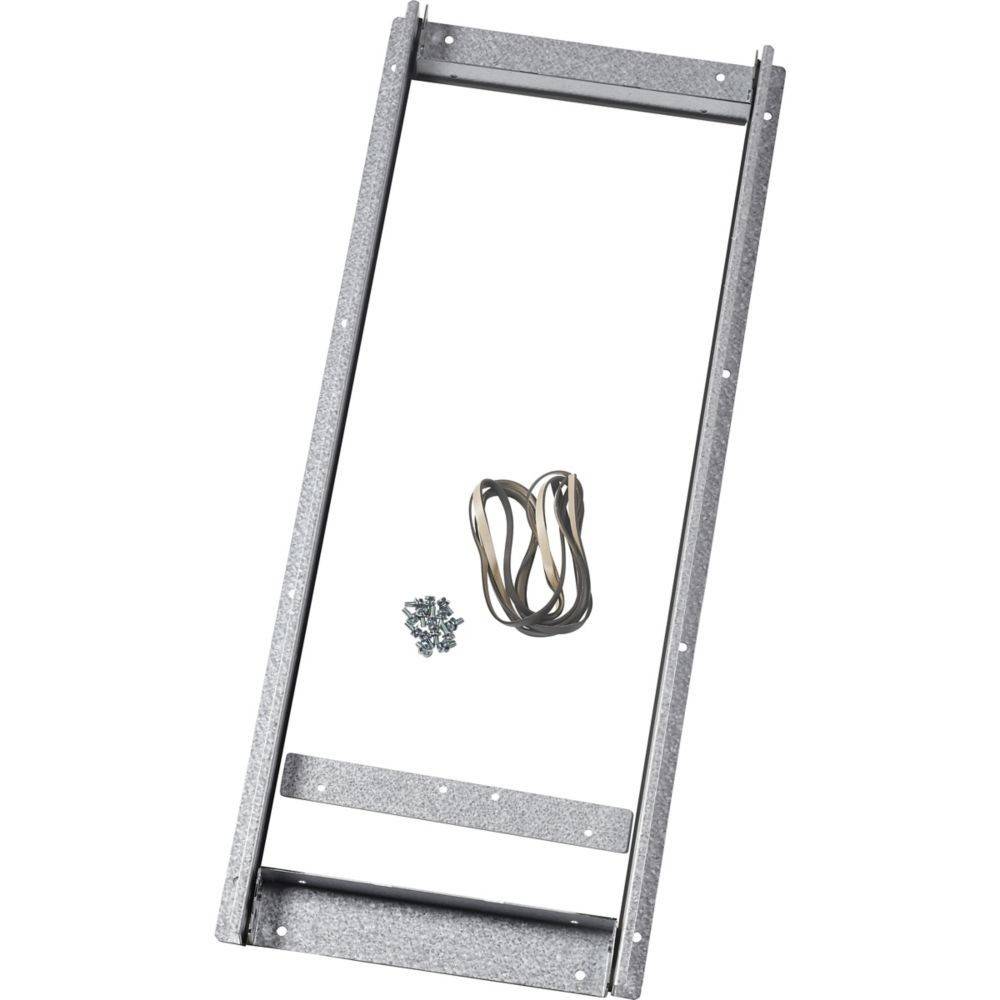 Ein rechteckiger Metallrahmen für eine Tür mit zusammengebündelten Kabeln und Schrauben, die im Inneren platziert sind und für Montage- oder Installationszwecke vorgesehen sind.