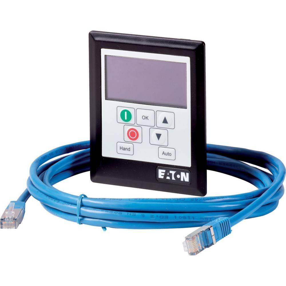 Ein digitales Anzeigefeld mit Steuerungstasten, beschriftet mit ‚Hand', ‚Auto', ‚Reset' und ‚OK', neben einem aufgerollten blauen Ethernet-Kabel.