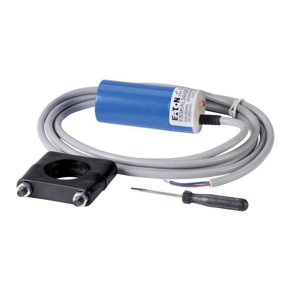 TCP-IP-Industriesensor mit abnehmbarer Klemme, Schraubendreher und Verbindungskabel, zur Überwachung von elektrischen Systemen.