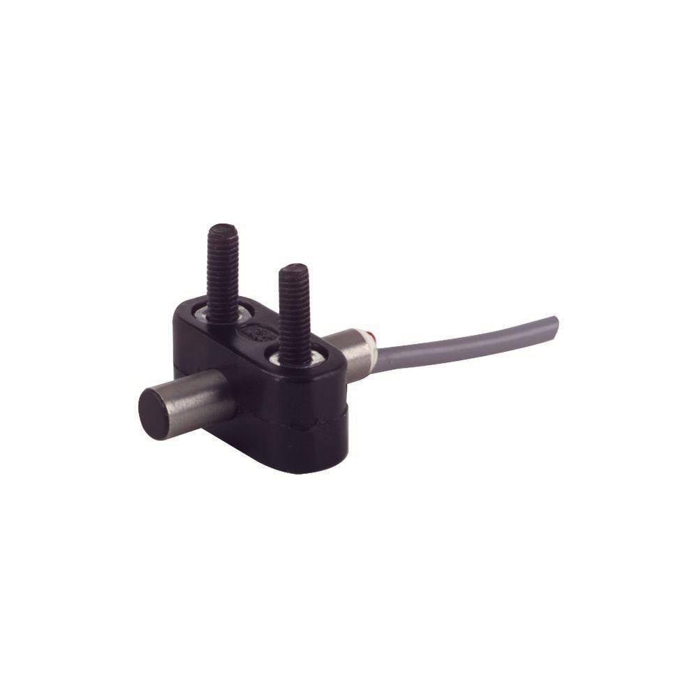 Eine schwarze mechanische Komponente mit zwei vertikalen Schrauben, einem hervorstehenden Metallstift und einem angeschlossenen grauen Kabel auf einem weißen Hintergrund.
